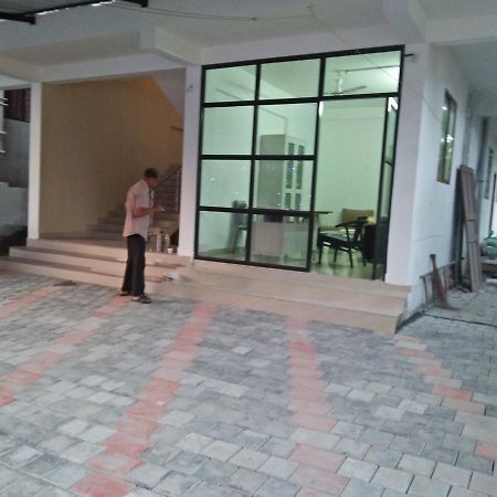 Metro Mens Hostel Kochi Eksteriør billede